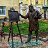Памятник художнику на Рождественской улице фотографии
