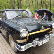 Выставка ретроавтомобилей в парке Станкозавода фотографии