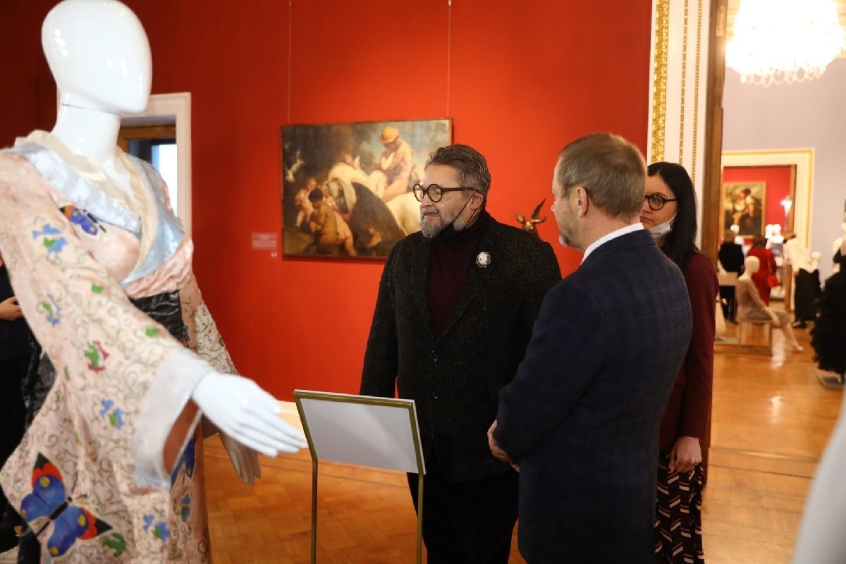 Выставка «Платья с историей»